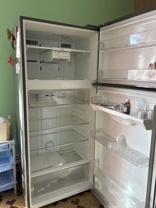 LG. Холодильник