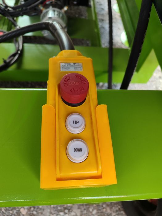 Продам ножничный подъемник