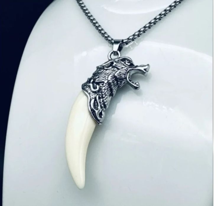 Продам кулон подвеску зуб волка