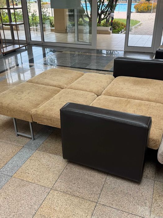 Разтегателен диван двойка +кресло + легла  от хотелско обзавеждане