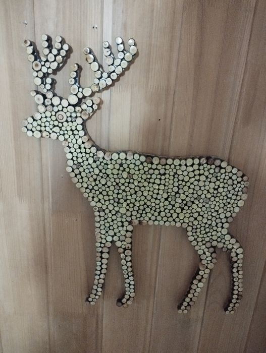 Продам фигуры оленей,часы