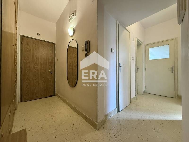 Продава се Тристаен апартамент в София, Център - 81 кв.м за 4062 €/кв.м - Снимка #4