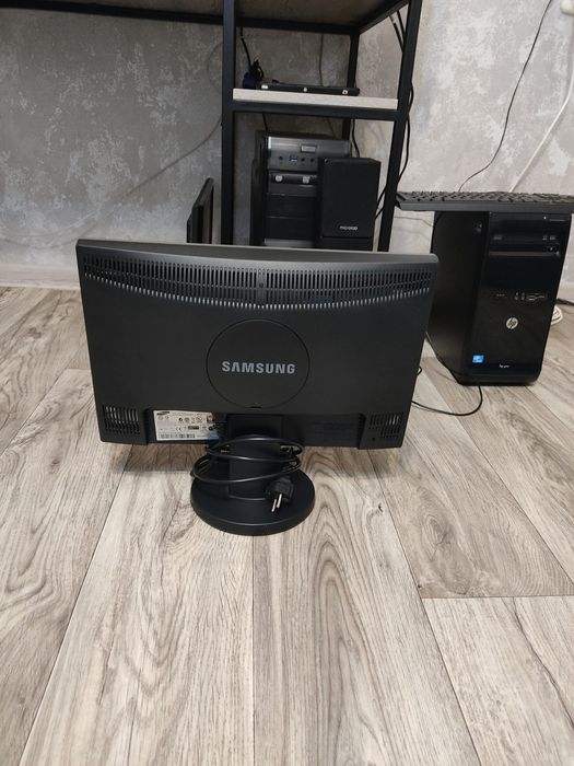 Монитор SAMSUNG.