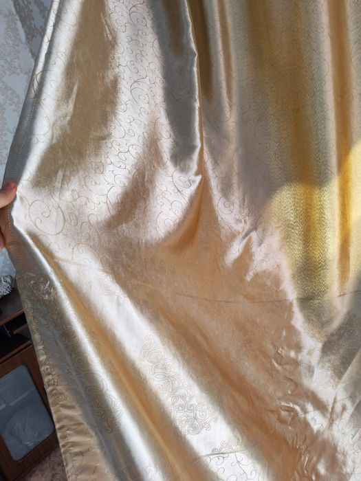 Продам шторы 2 шт