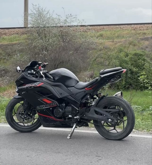 Mototsikl moto ducatti