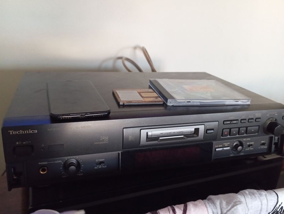Defect Technics minidisc player