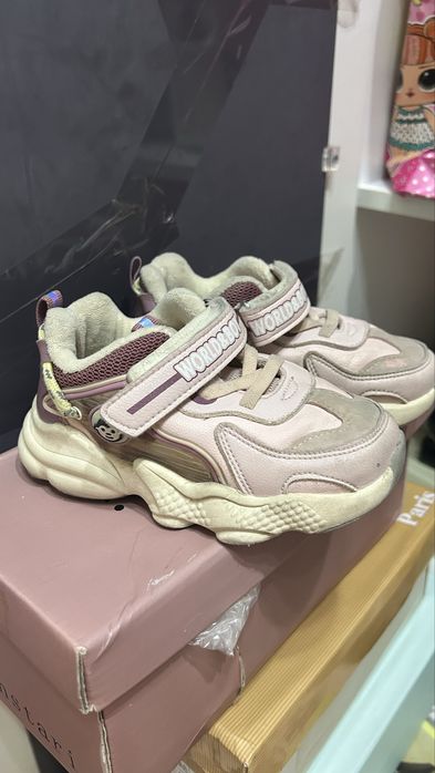 Аяк киімдер сатылады