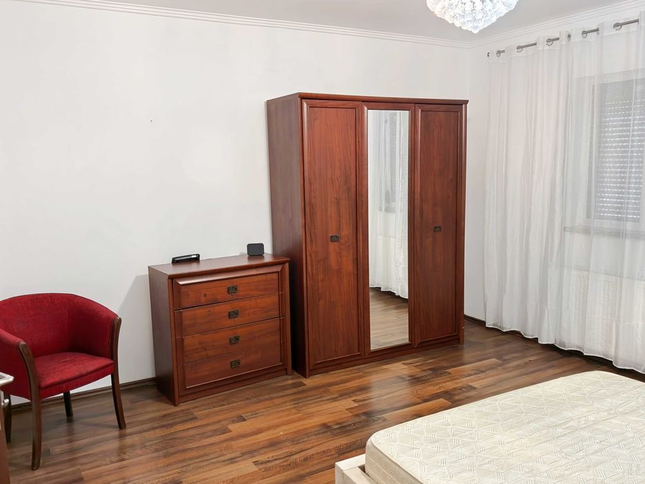 INCHIRIEZ casa Gradiste