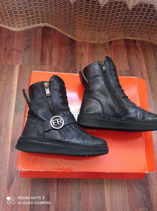 Демисезонные кожаные сапожки на девочку 27 р.