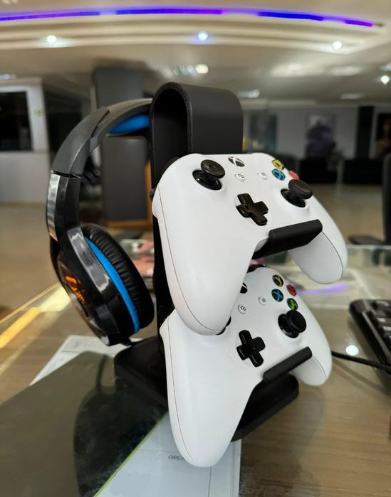 Универсална стойка за 2 контролера и слушалки