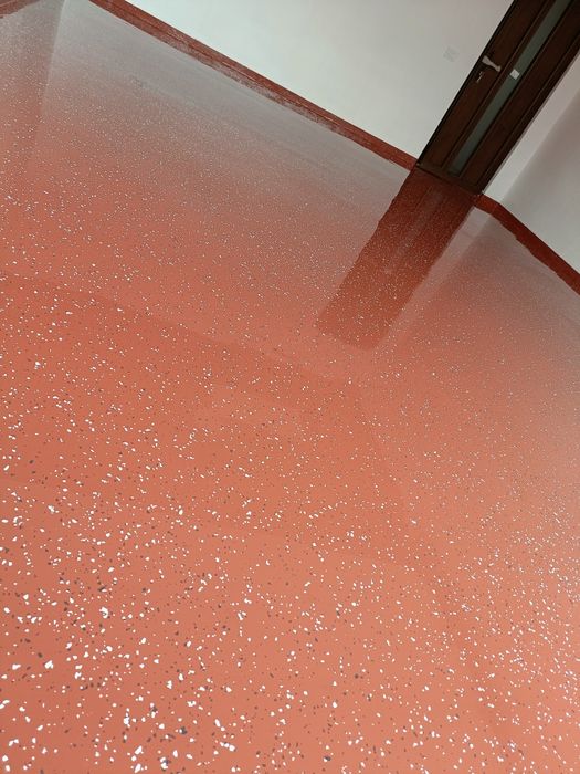 Pardoseli epoxidice profesionale – garaje, hale, spații comerciale | G