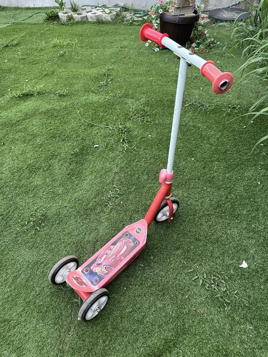 Vand trotinete pt copii 3-7 ani.