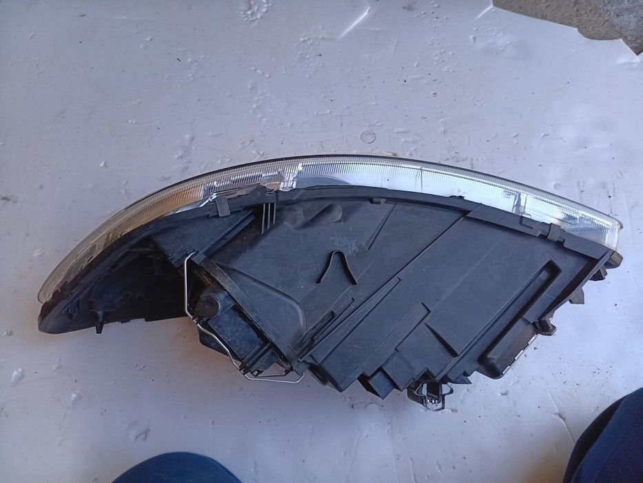 Десен фар ксенон за Volvo C30 / Волво ц30 xenon