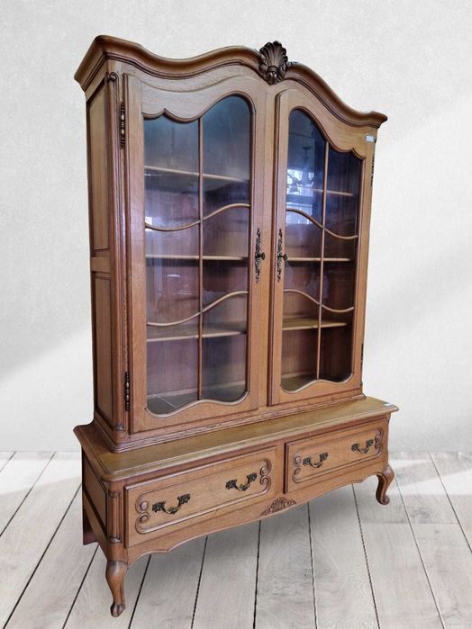 Елегантна дъбова витрина в стил "ЛУИ XV"