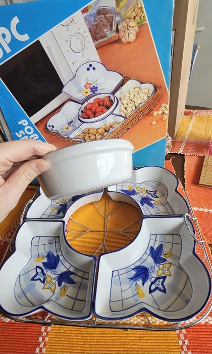 Порцеланово плато за мезета и ядки (5 части) с метална стойка