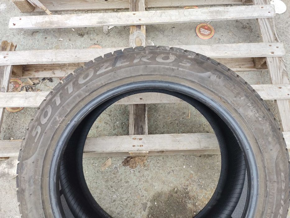255/45/19 Pirelli Sotto Zero 2022г 7мм Tesla Единичка