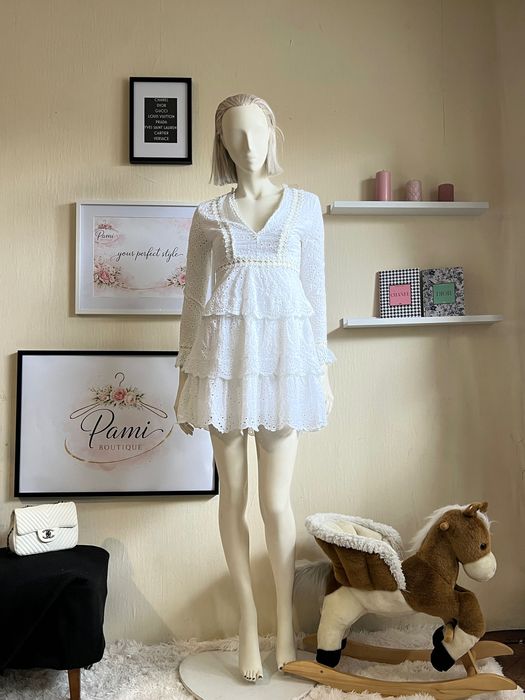 Дамска рокля в бяло