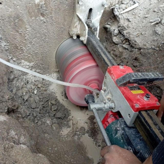 Perfiratir xizmati beton buzish tiransha qazish teshik teshish eshik