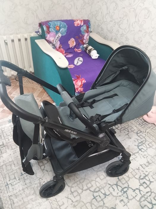 Продам универсальную коляску 2 в 1  ining baby