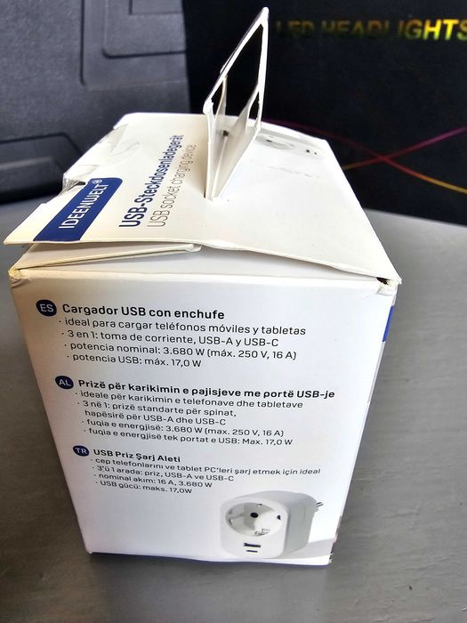 USB адаптер за контакт Ideenwelt, който включва 3-в-1