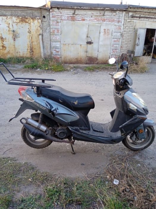 Скутер Рэйсер на ходу