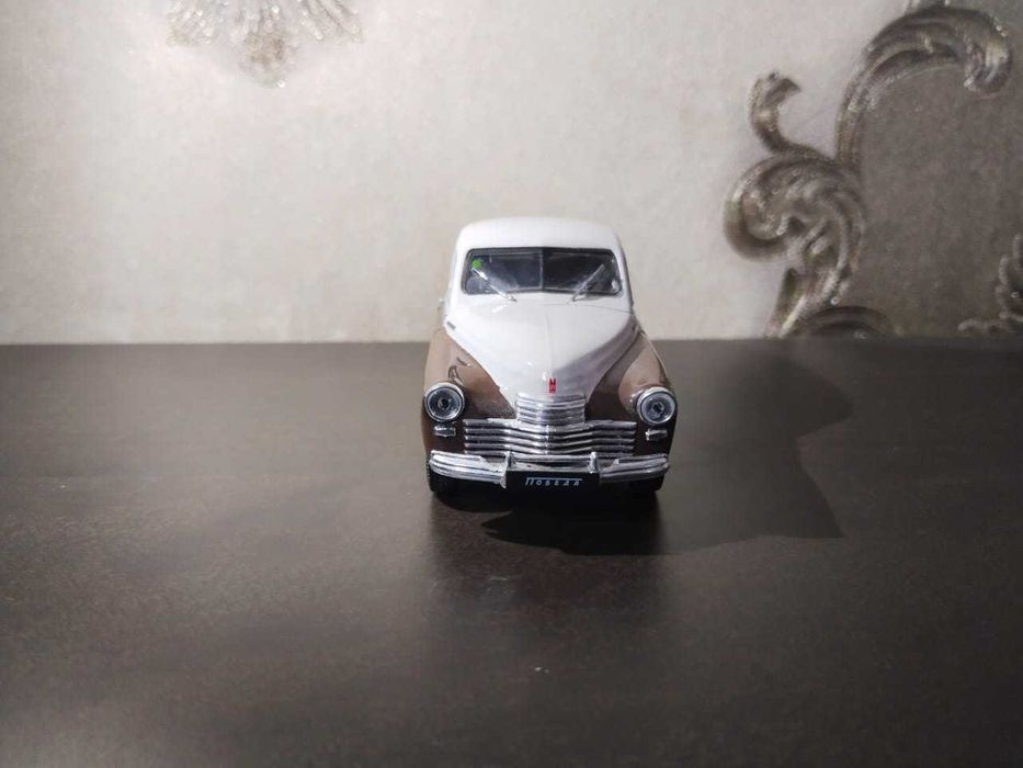 Модель советского автомобиля ГАЗ М-20 «Побе́да»