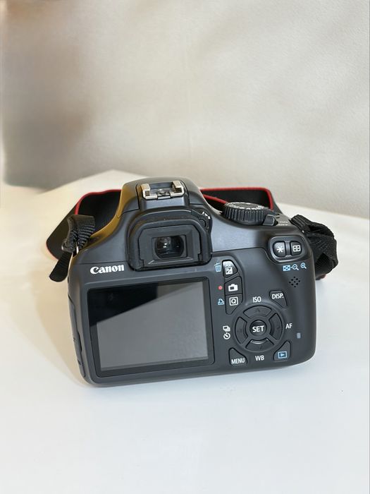 Canon EOS  1100D