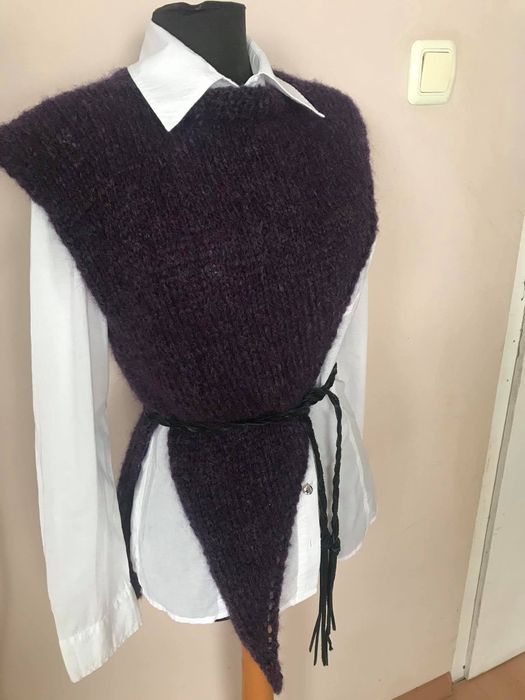 Асиметричен ефектен ръчно изплетен топ