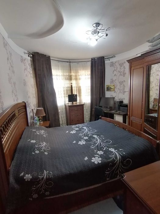 Продаётся 3 х комнатная квартира переделаная в 4х ком. в Сергели 8