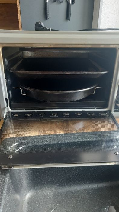 Электро духовка в отличном состоянии