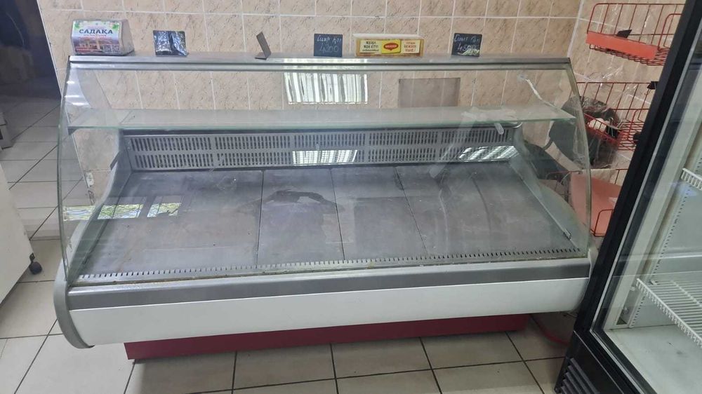 Продам витринные холодильники