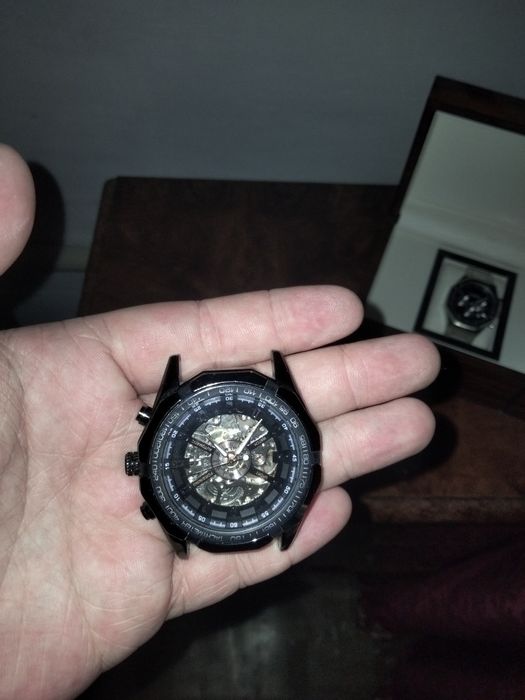 Продам часы под ремонт