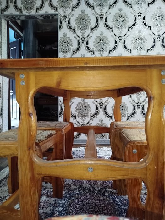 Кухонный стол и стулья