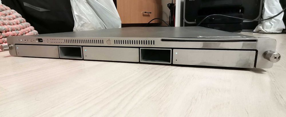 Server Apple Xserve Xeon 2.0 Quad Core A1196 EMC 2107 cu 4 Gb ram