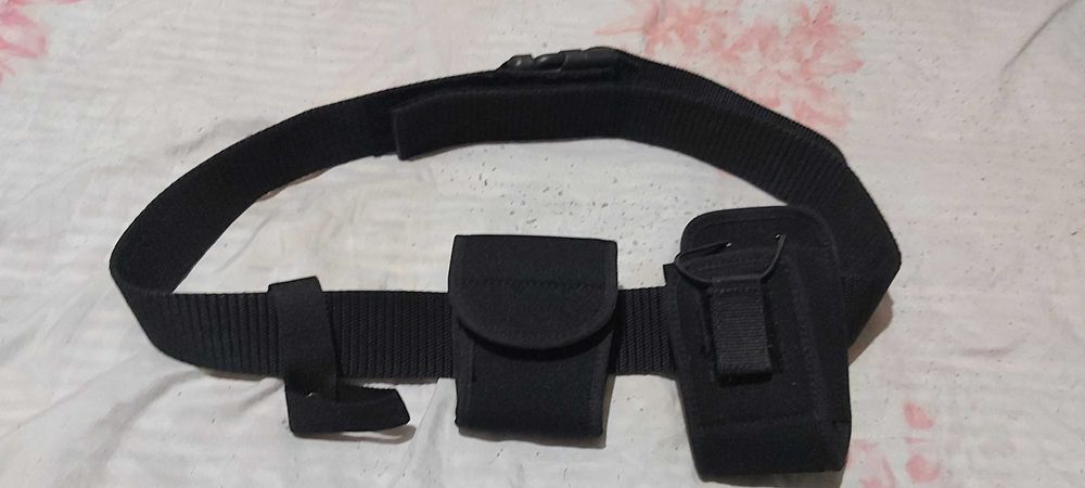 Продавам нов черен колан 120 сантиметра с аксесоари