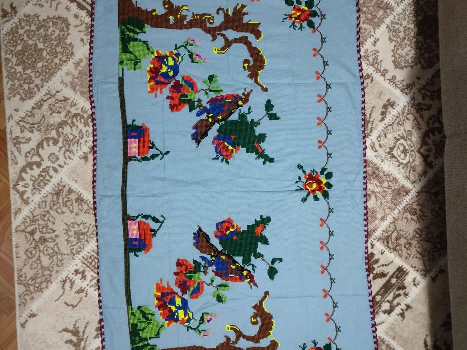 Ръчно бродирани ковьори на панама