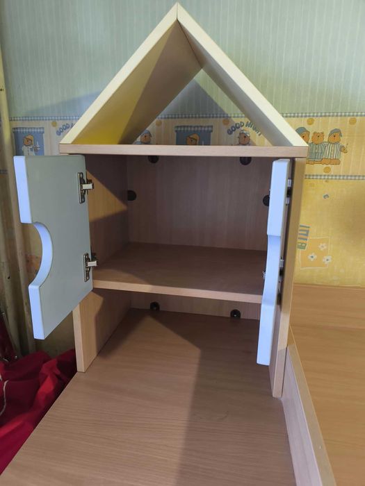 Подарява се детско легло