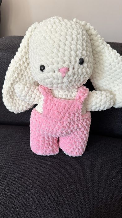 Ръчно изработени плетени зайчета- смяна на цвят и добавки налични.