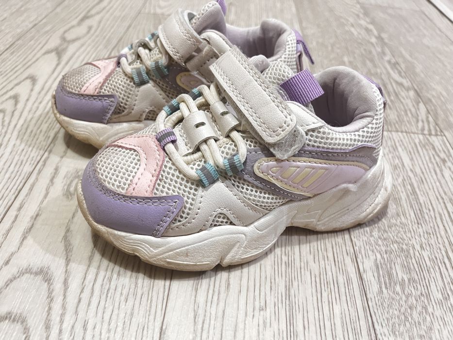 Продам кроссовки на девочку