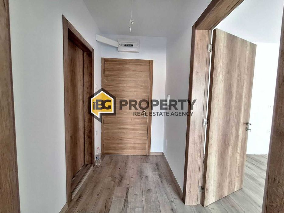 Двустаен апартамент с двор в кв. Виница