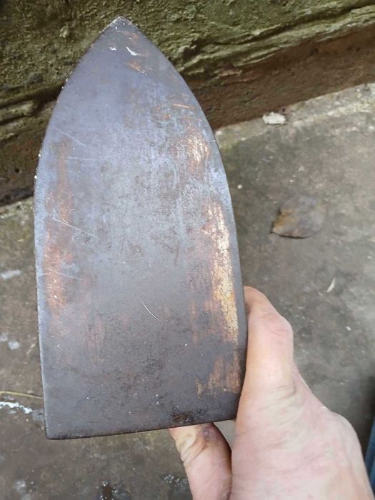 Стара ютия на жар