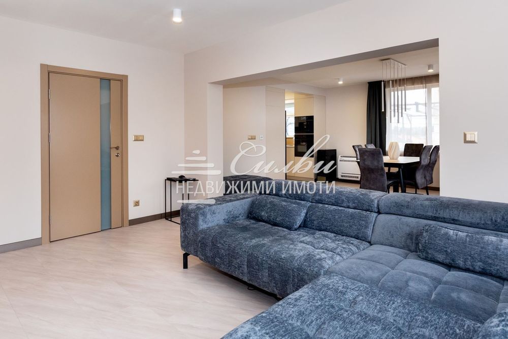 Етаж от къща с ТРИ ГАРАЖА - гр. Велики Преслав!