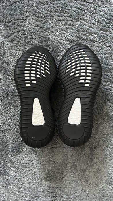 Yeezy Boost 350 V2 White Tail - Nou Nouți - Marimea 43