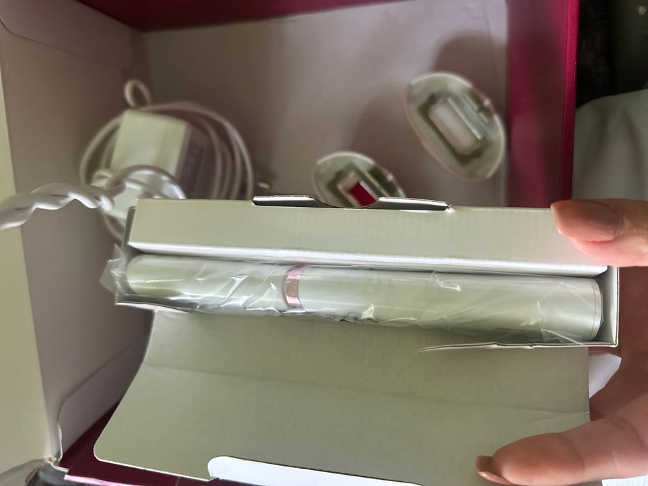 Фотоепилатор Philips BRI921