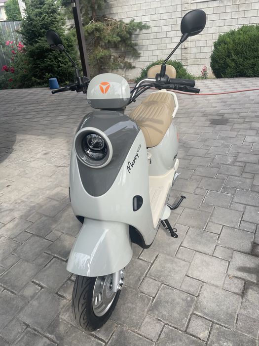 Продам ретро электромопед Yadea