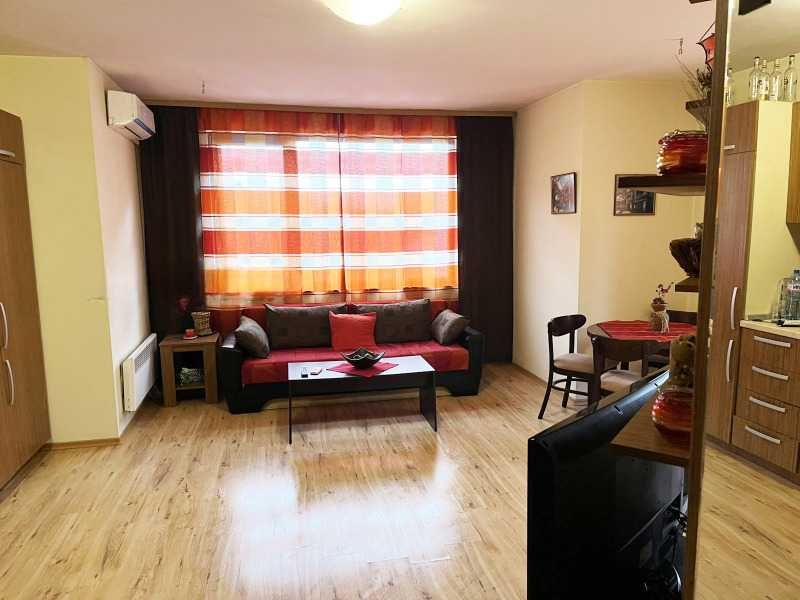 Дава се под наем Двустаен апартамент в София, Център - 60 кв.м за 648.21 € - Снимка #1