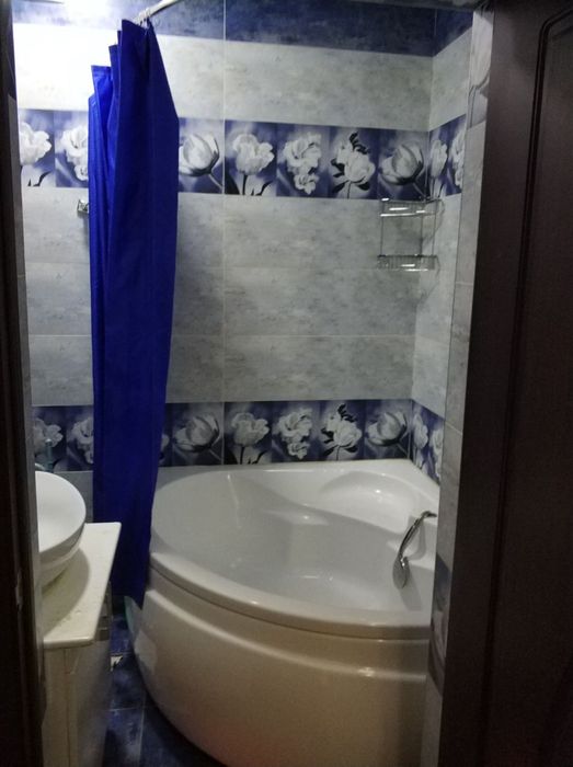 Продается квартира 3 комнаты 74 кв шота руставели высокопотолчка.