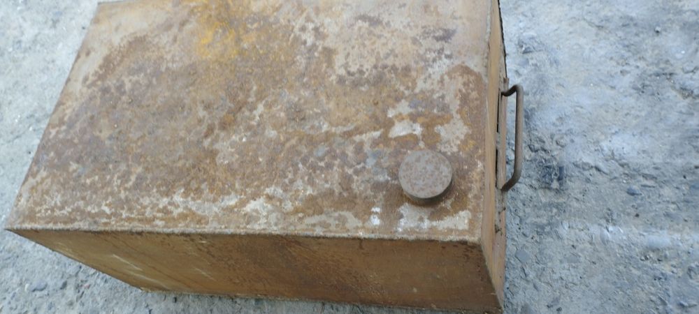 Продам металлическую емкость