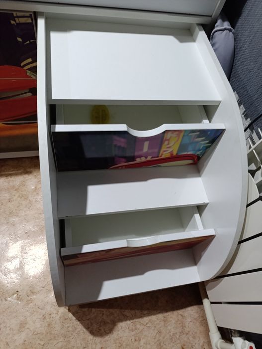 Детская кровать со столом и шкафчиками