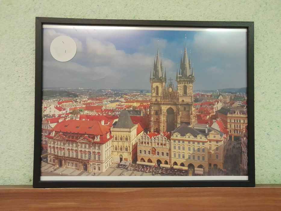 Картини с изгледи от различни градове по света